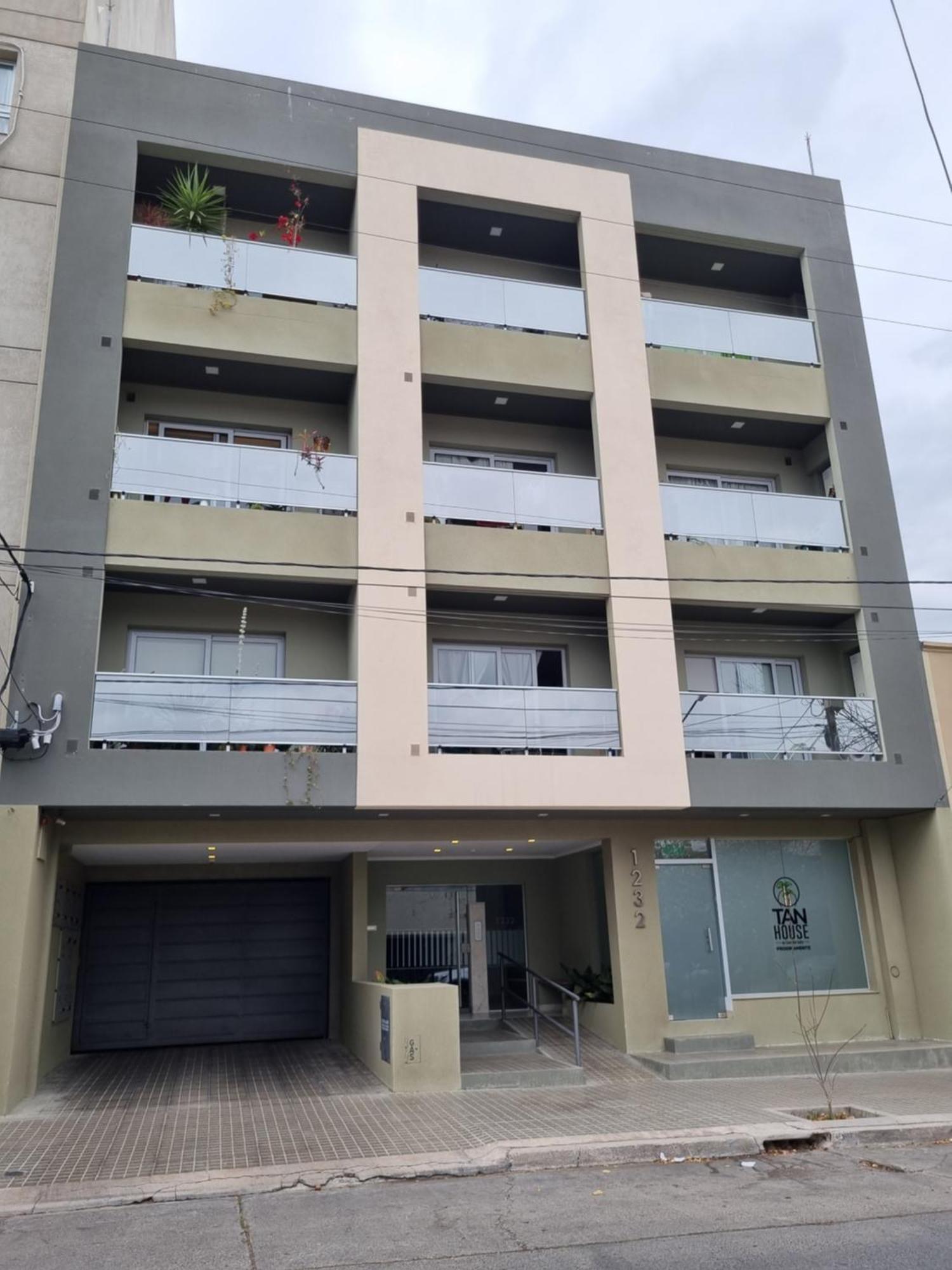 Excelente Departamento Con Patio * Salta