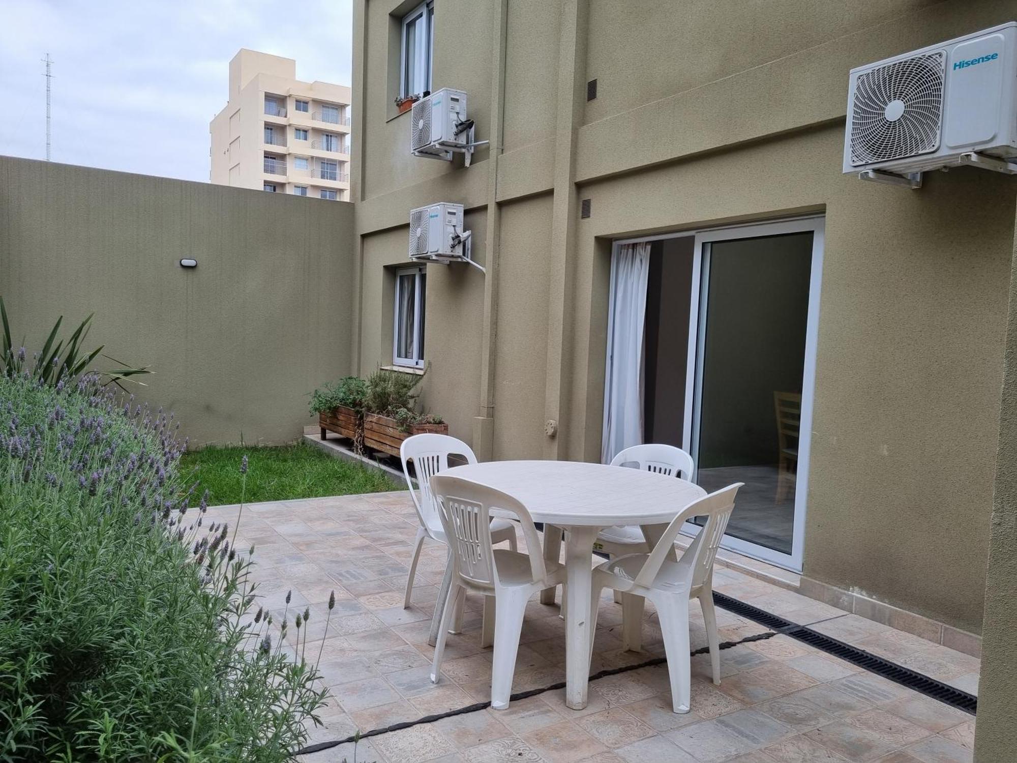 Excelente Departamento Con Patio Salta
